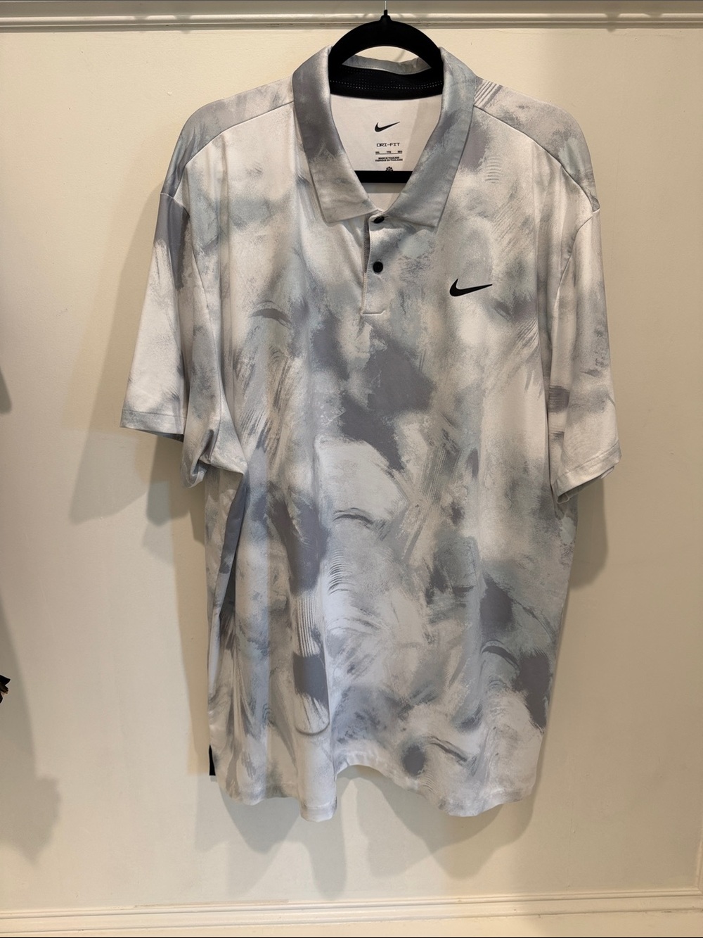 Nike Men’s White and Gray Abstract-Print Polo